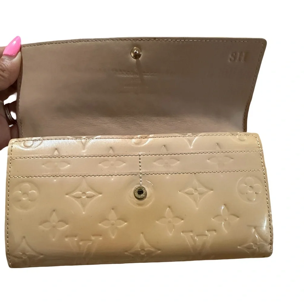 Louis Vuitton Nude Patent Monogram Continental Wallet - Picture 3 of 11